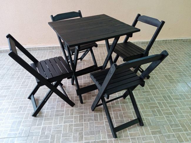 Jogo de mesa c/ 4 cadeiras de madeira dobrveis 